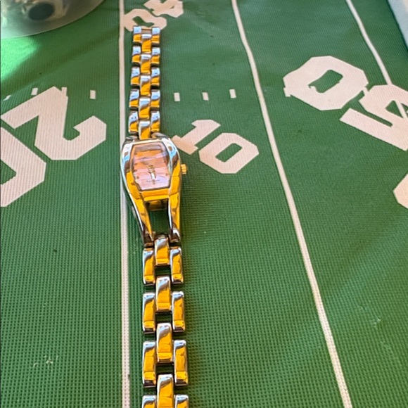 Geneva Two-Tone Gold and platinum watch - Picture 3 of 3